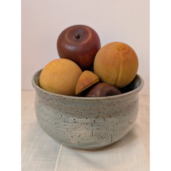 Handcrafted Studio Pottery Speckled Blue Gray Bowl 6 3/4" Diameter Signed JW - Picture 9 of 10